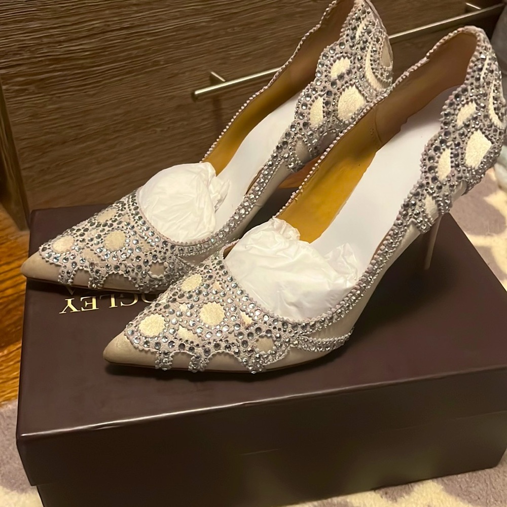 Badgley Mischka - Embellished Evening Shoe / Size 7 / EUC